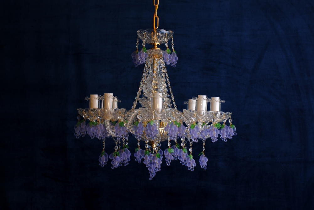 Чешская хрустальная подвесная люстра с подвесками в форме винограда. 8 ламп.